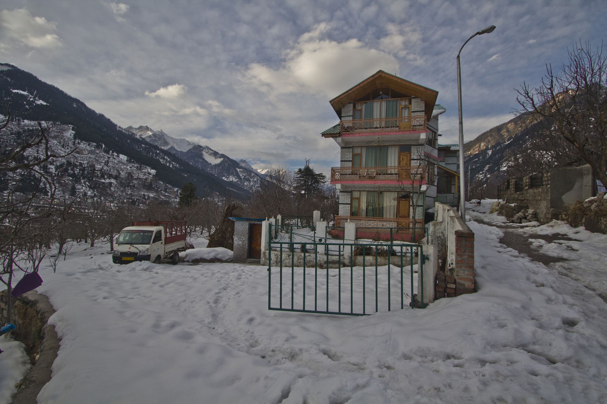 Hotel Mountain Face Manali  Exterior photo